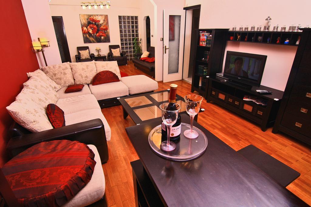 Nirvana Accommodation บูคาเรสต์ ภายนอก รูปภาพ