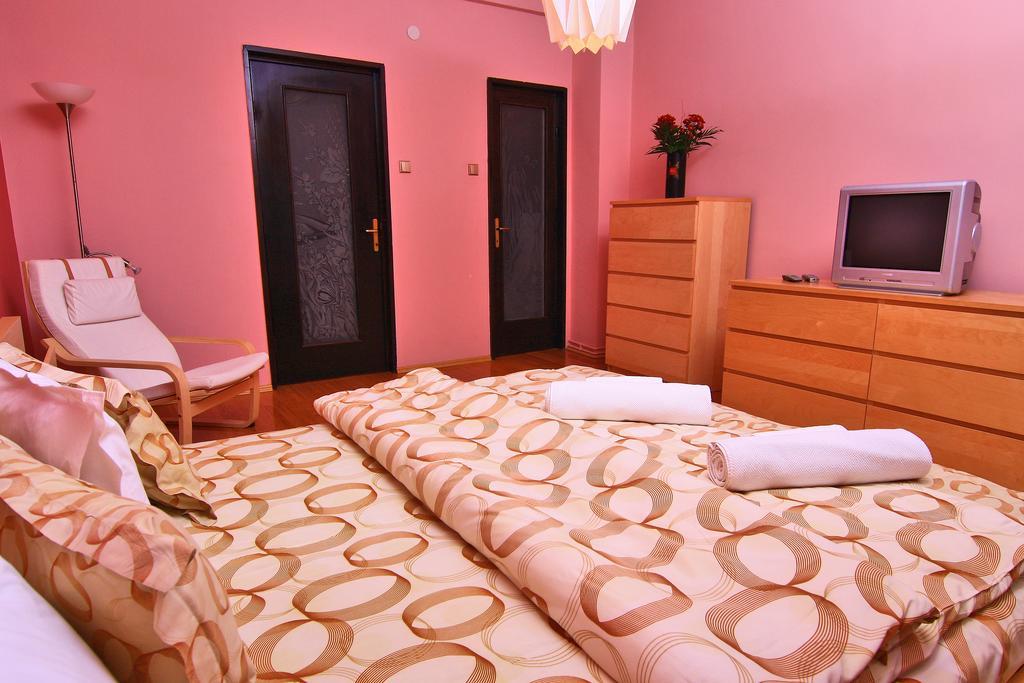 Nirvana Accommodation บูคาเรสต์ ภายนอก รูปภาพ