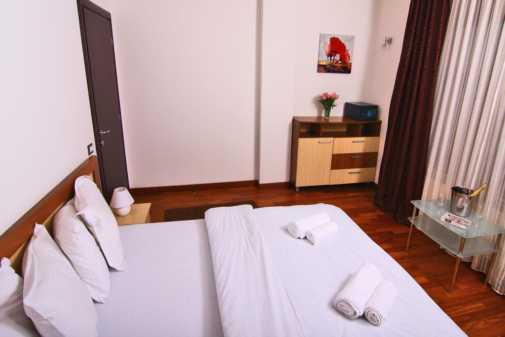 Nirvana Accommodation บูคาเรสต์ ภายนอก รูปภาพ